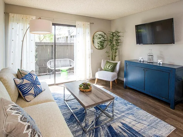 La Vista — Photo 3