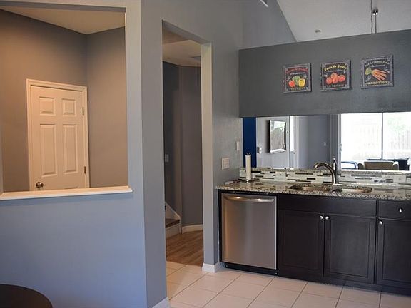 3rd image of 2571 Estancia Blvd