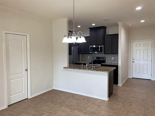 139 Niagara Dr #139 — Photo 4