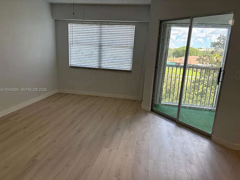 1001 SW 128th Ter #404B — Photo 20