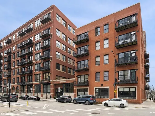 226 N Clinton St APT 717, Chicago, IL 60661