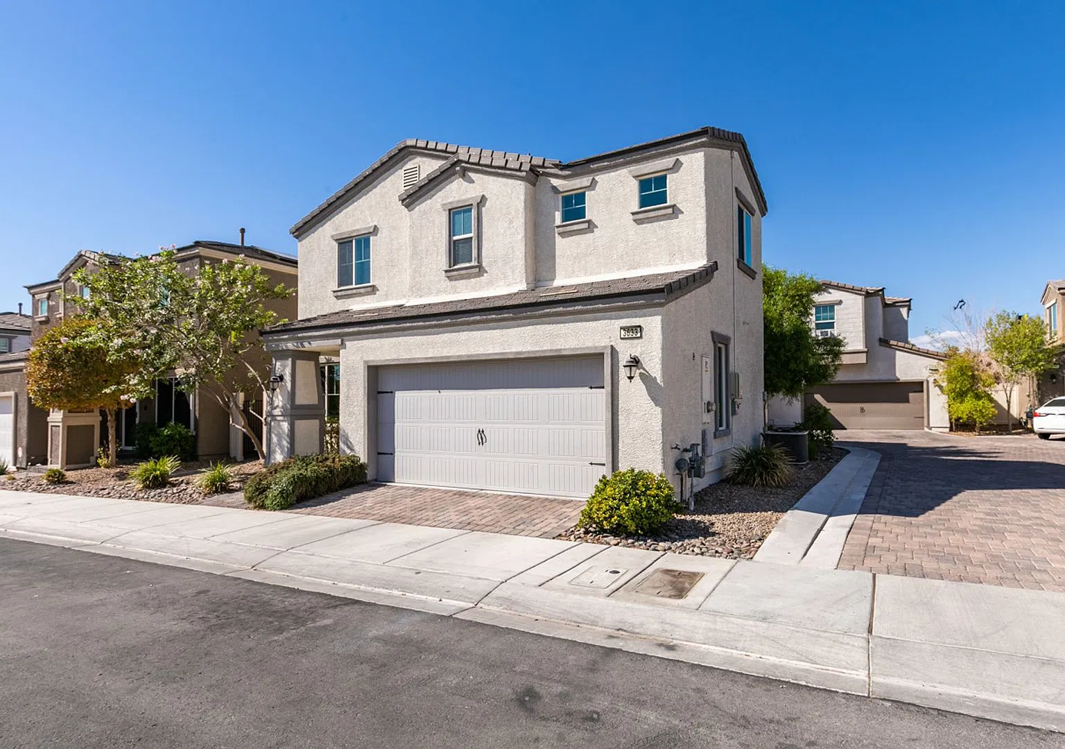 3-bedroom home featuring granite countertops, stainless steel appliances, and a covered backyard ... — Photo 2