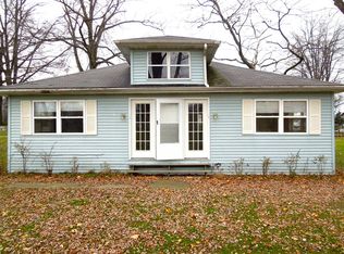 7281 Lake Rd APT 9, Madison, OH 44057