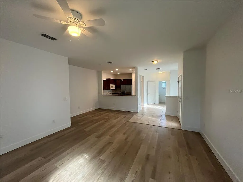 3 bed, 2.5 bath, 1882 sqft, $2,280 — Photo 3
