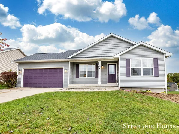 810 Green Meadows Dr, Middleville, MI 49333