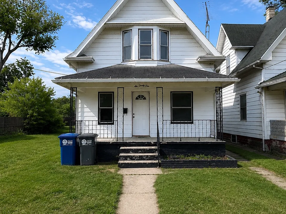 631 Curtis St