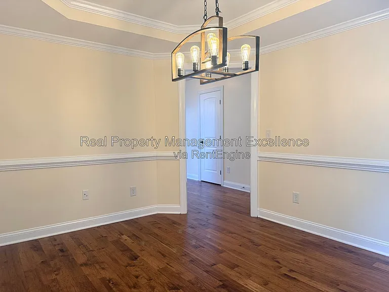 305 Holly Thorn Trce — Photo 9