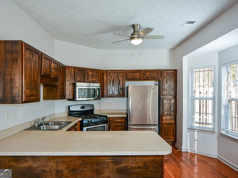 5460 Hampton Ct — Photo 17