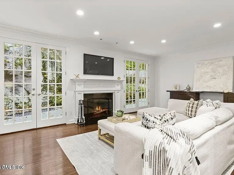 26 Round Hill Rd — Photo 11