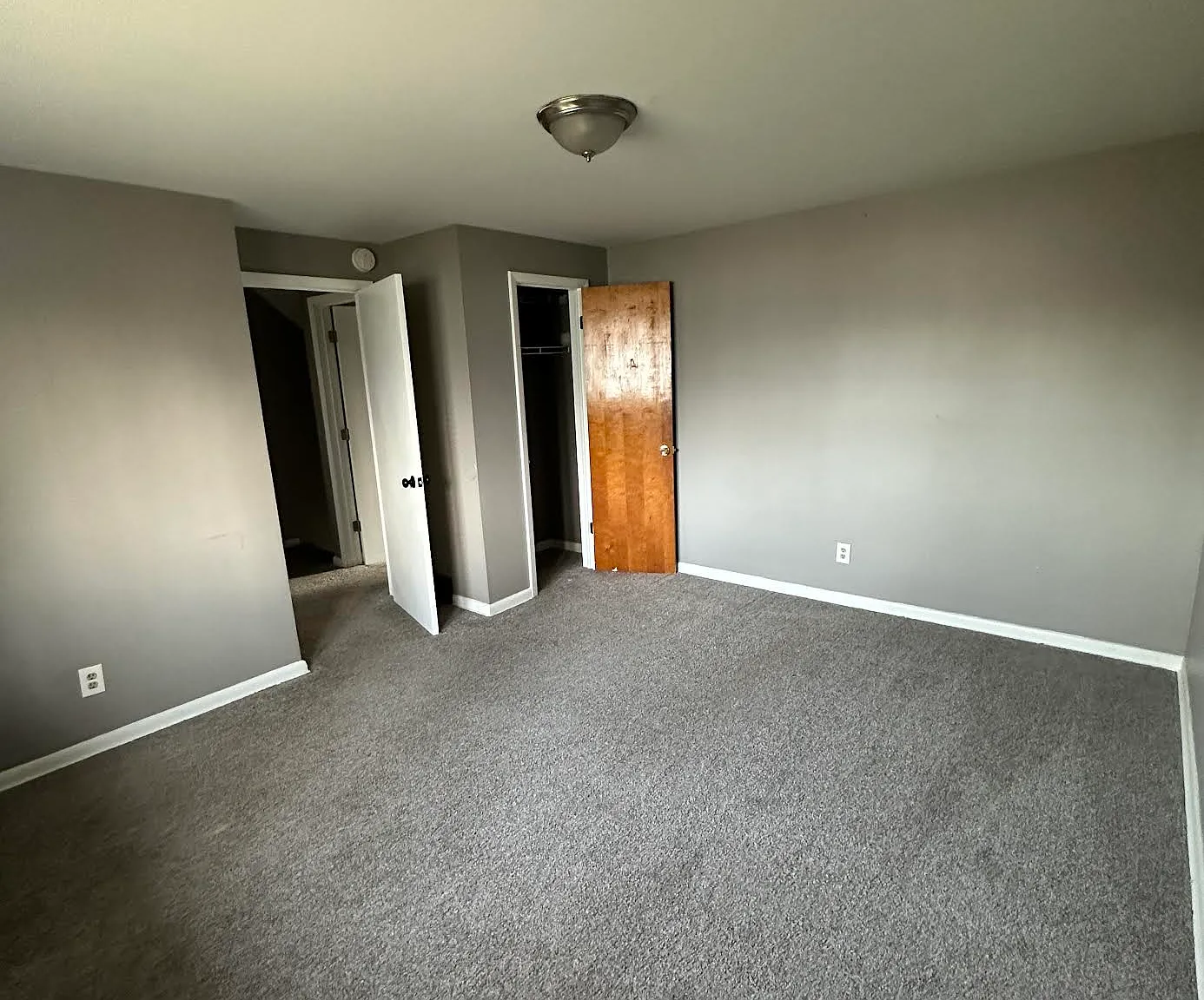 119 E Summerset Ln — Photo 1
