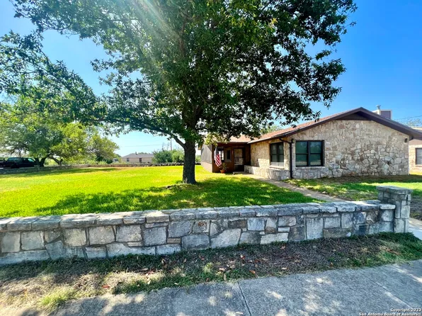 581 Fort Clark Rd, Brackettville, TX 78832
