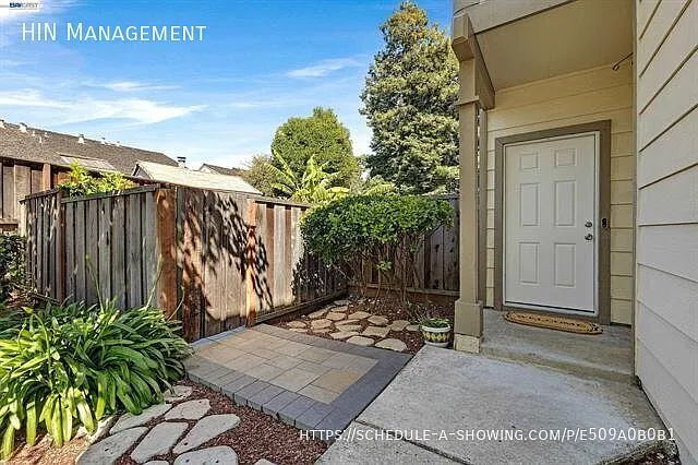 3 bed, 2.5 bath, 1988 sqft, $4,300 — Photo 2
