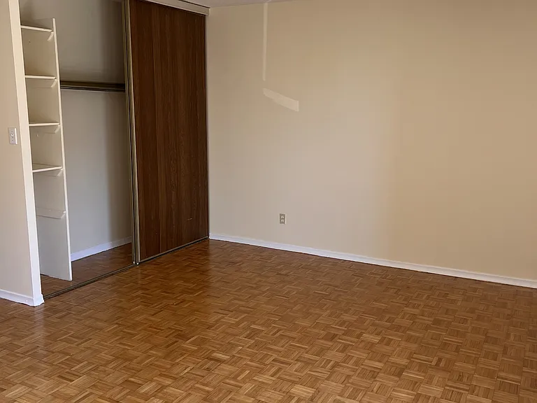 800 Riddell Ave N #206 — Photo 4