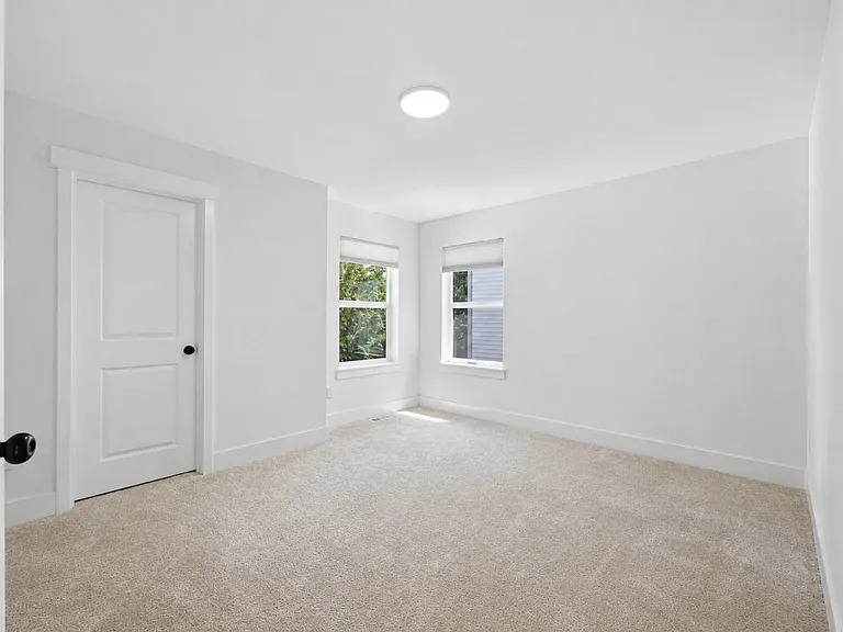 9330 Templeton Ave SE — Photo 4