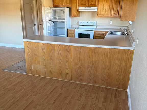 2nd image of 505 W 11th St Unit B