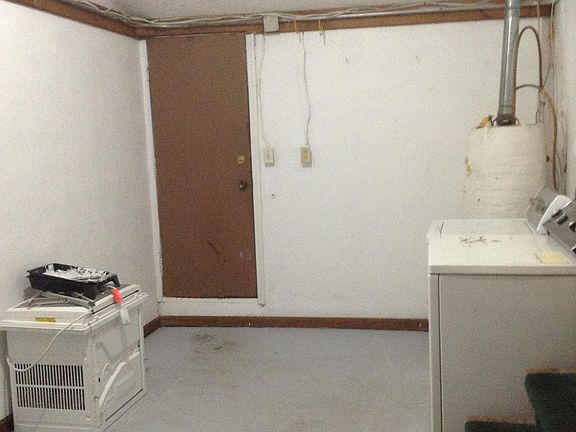 Muddroom/ Laundry room