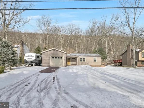 449 Lake Dr, Nesquehoning, PA 18240