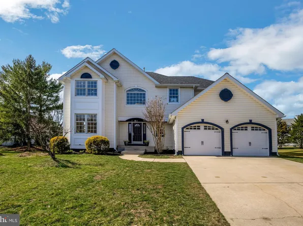 3 Lucerne Ct, Cherry Hill, NJ 08003