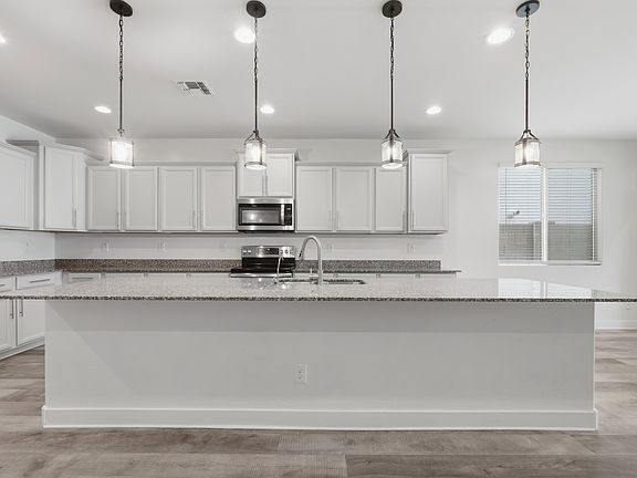 Eat-in Kitchen