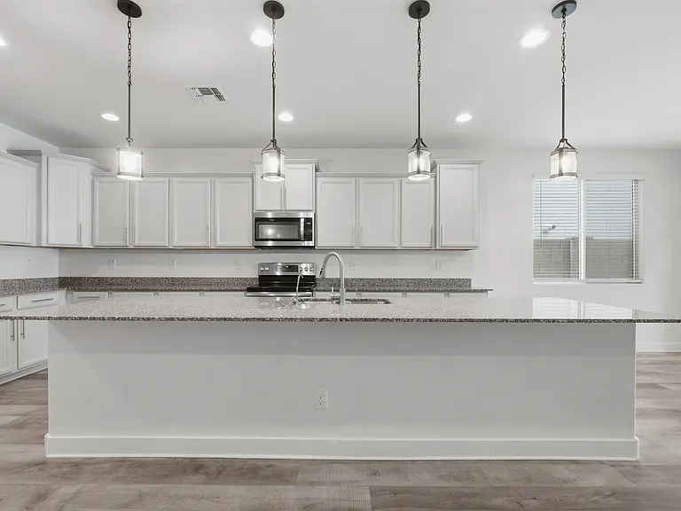 Eat-in Kitchen