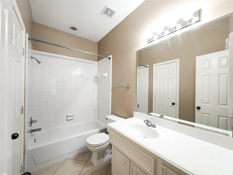 2637 W Dallas St — Photo 5