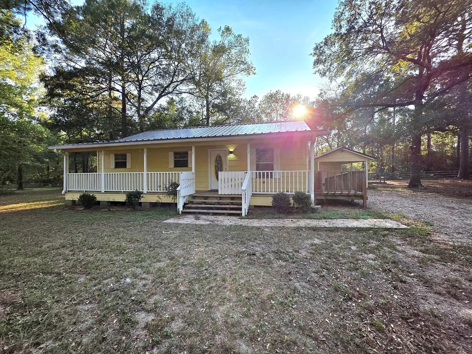3 bed, 2.0 bath, 1400 sqft, $1,375 — Photo 3