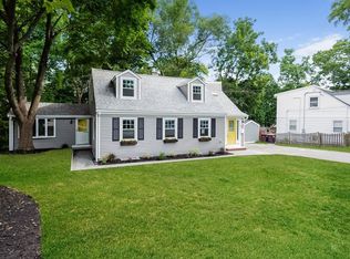 11 Rainbow Ln, Weymouth, MA 02190