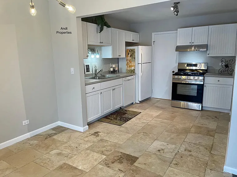 375 Sandalwood Ln #B1 — Photo 2