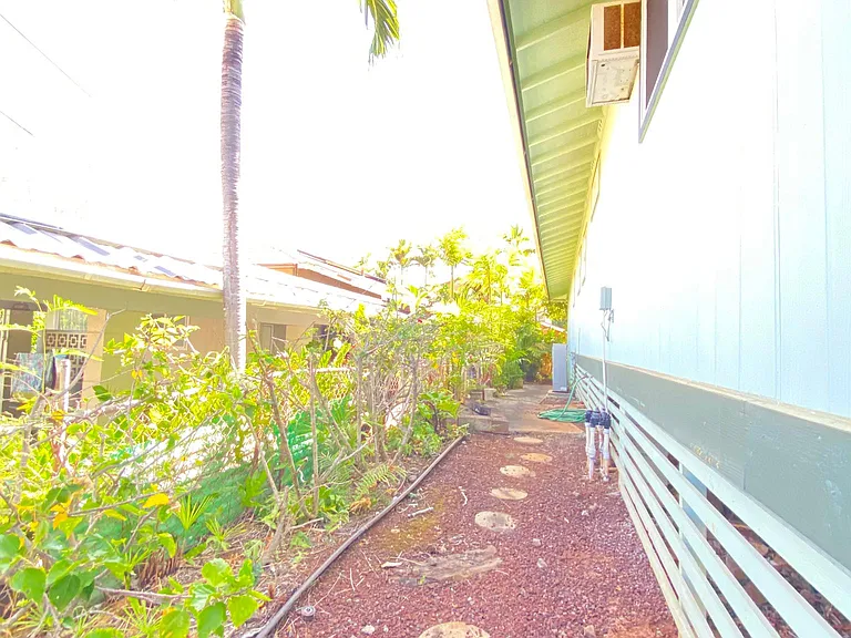 1136 Makaala St — Photo 38