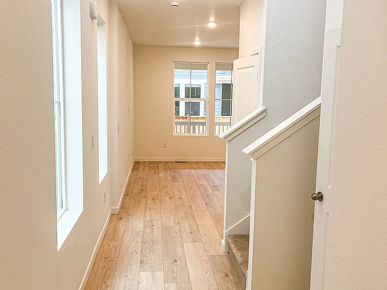 2268 Crescent Cir — Photo 2