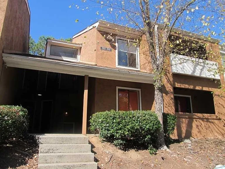 313 Seasons Pkwy — Photo 1
