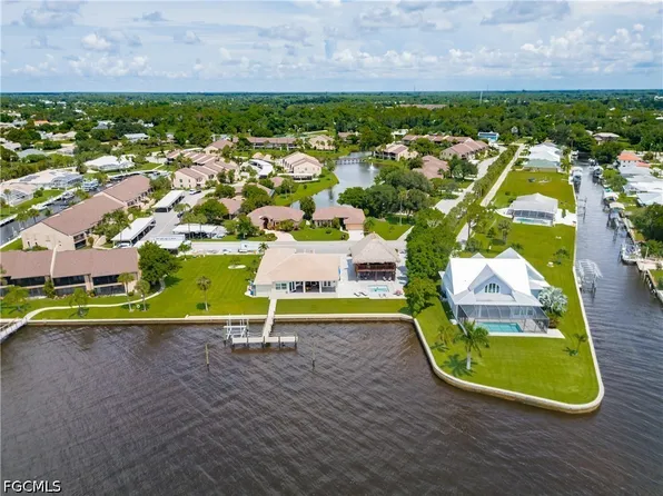 15475 Admiralty Cir, North Fort Myers, FL 33917