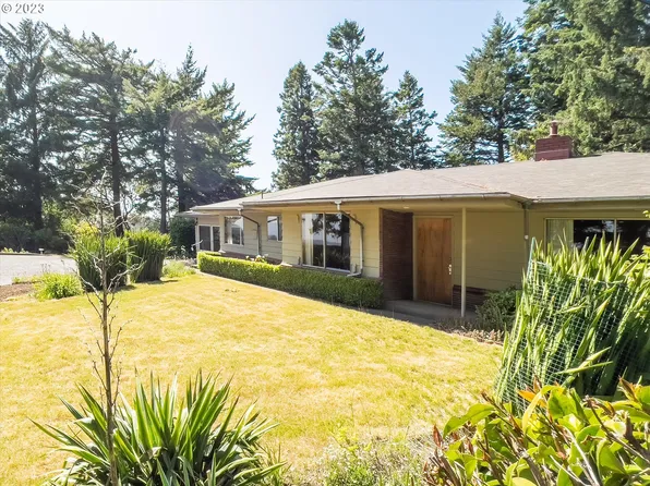 67312 Spruce Rd, North Bend, OR 97459