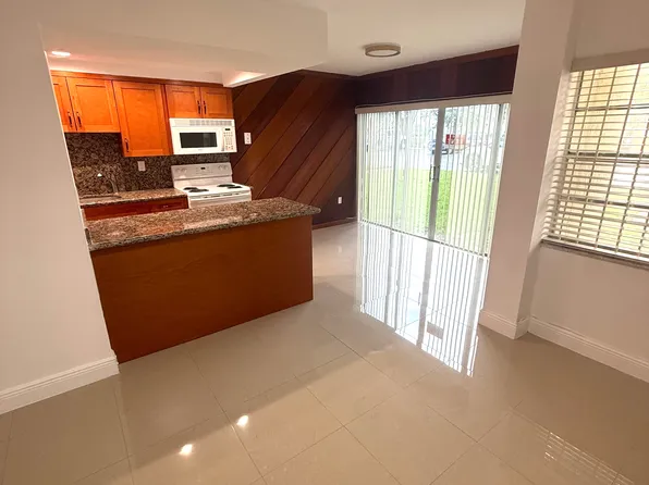 9321 SW 4th St, Miami, FL
