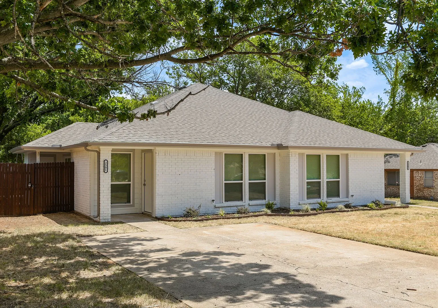 Updated 2 Bedroom 1.5 Bath Duplex in Arlington!! — Photo 2