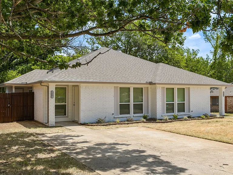 2501 Windy Pine Ln — Photo 2