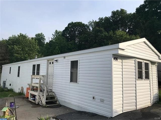 2nd image of 406 Mountain Village Dr