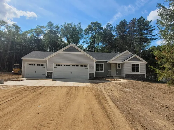 7221 Chandler Dr, Belmont, MI 49306