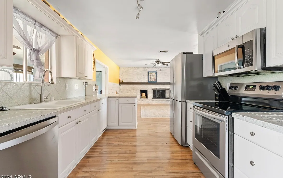 4 bed, 1880 sqft, $1,050 — Photo 2