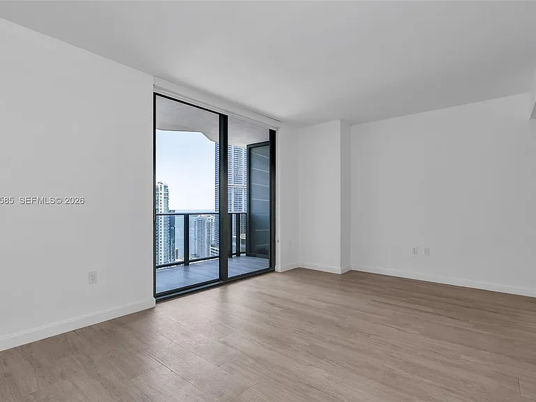 45 SW 9th St #3502 — Photo 9
