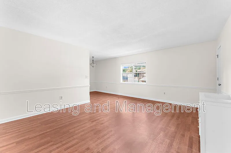 2 bed, 1.0 bath, 808 sqft, $1,250 — Photo 3