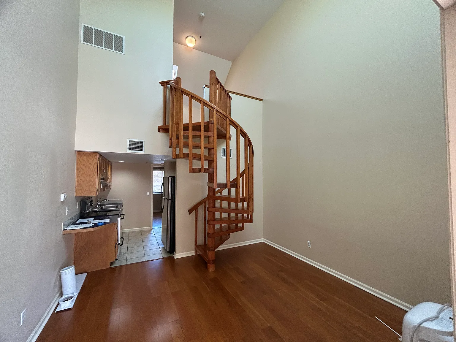 1 bed, 542 sqft, $2,100 — Photo 3