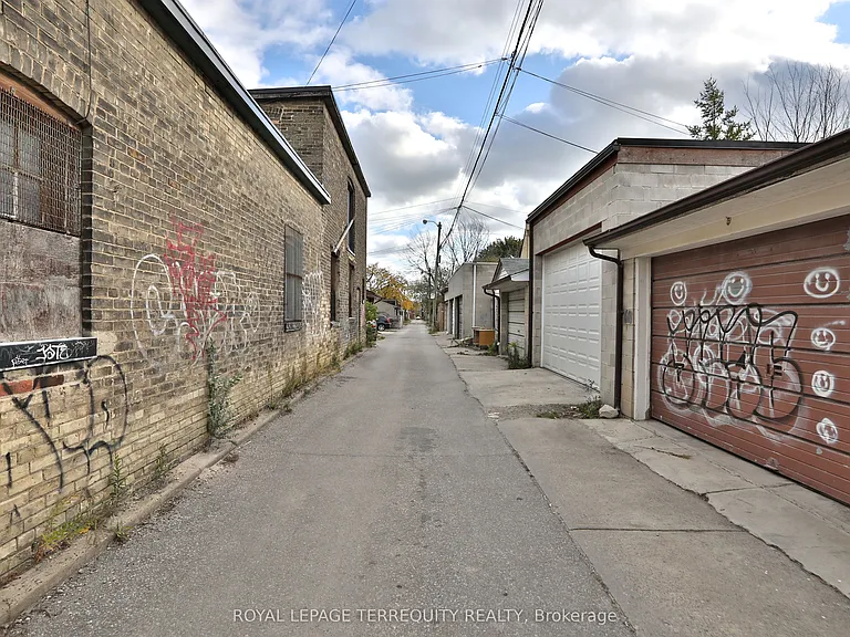 665 Crawford St #BASEMENT — Photo 17