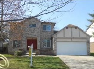 2766 Continental Dr, Troy, MI