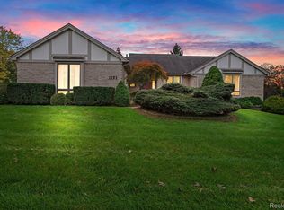 1161 Kinlock Dr, Troy, MI 48098