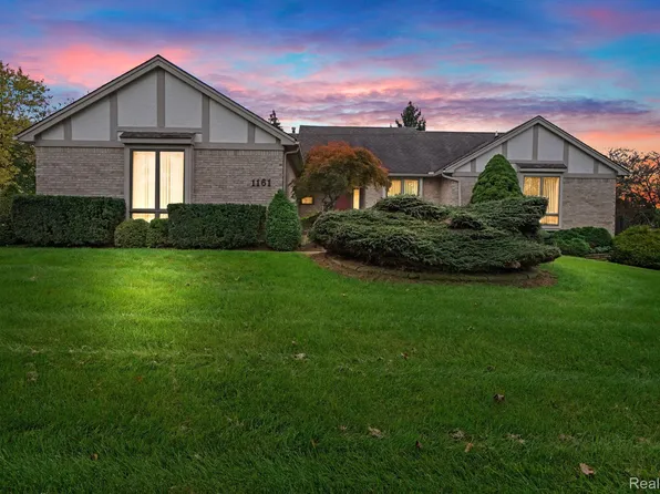 1161 Kinlock Dr, Troy, MI 48098