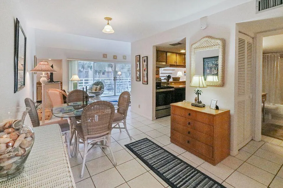 2 bed, 2.0 bath, 1026 sqft, $2,175 — Photo 4