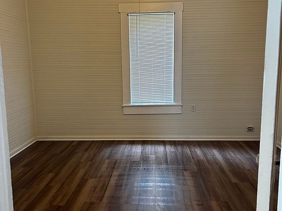 2nd image of 1008 NE 4th St