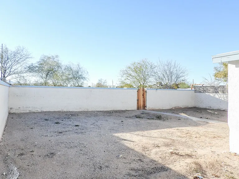 2639 N Fontana Ave — Photo 8