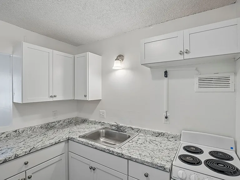Riverview Apartments — Photo 38
